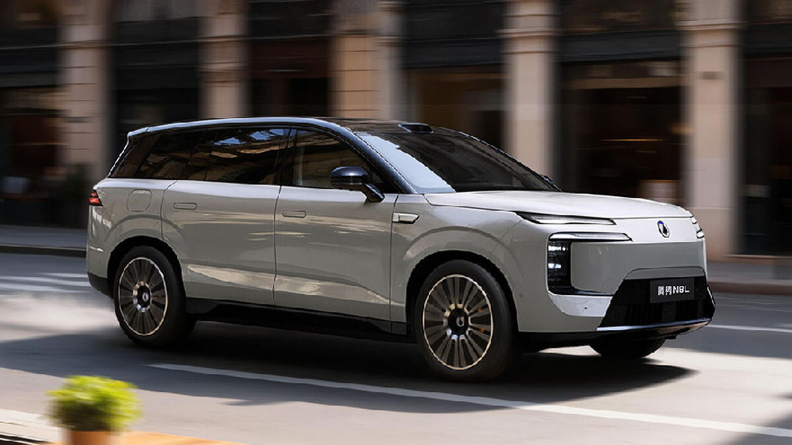 Πρεμιέρα για το νέο Denza N8L με 762 άλογα 